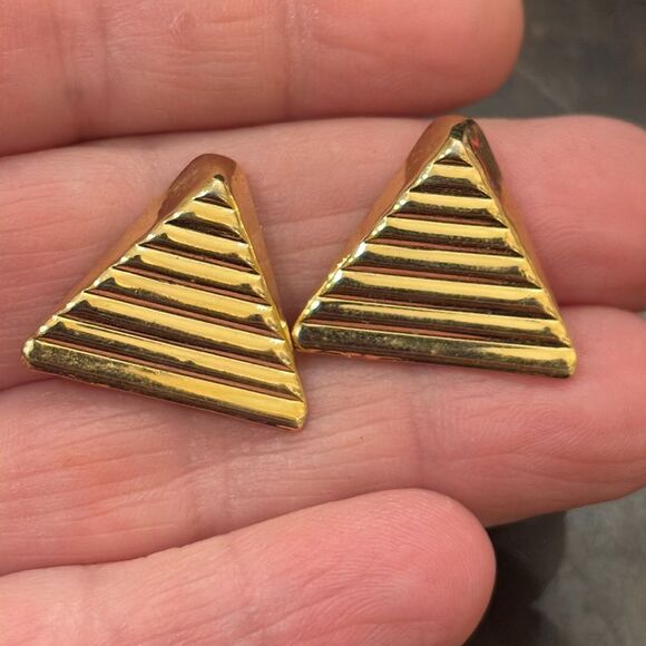 Chic Vintage Gold Triangle Earrings - Picture 1 of 4